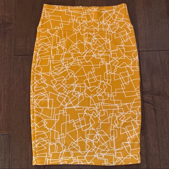LuLaRoe Dresses & Skirts - Lularoe Cassie Skirt
